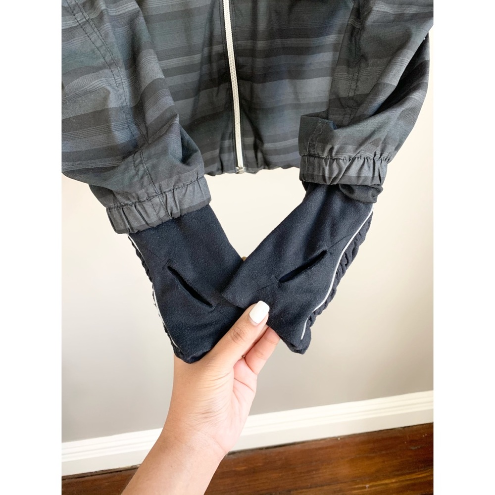 Lululemon Athletica Run Hustle Jacket - Picture 6 of 15